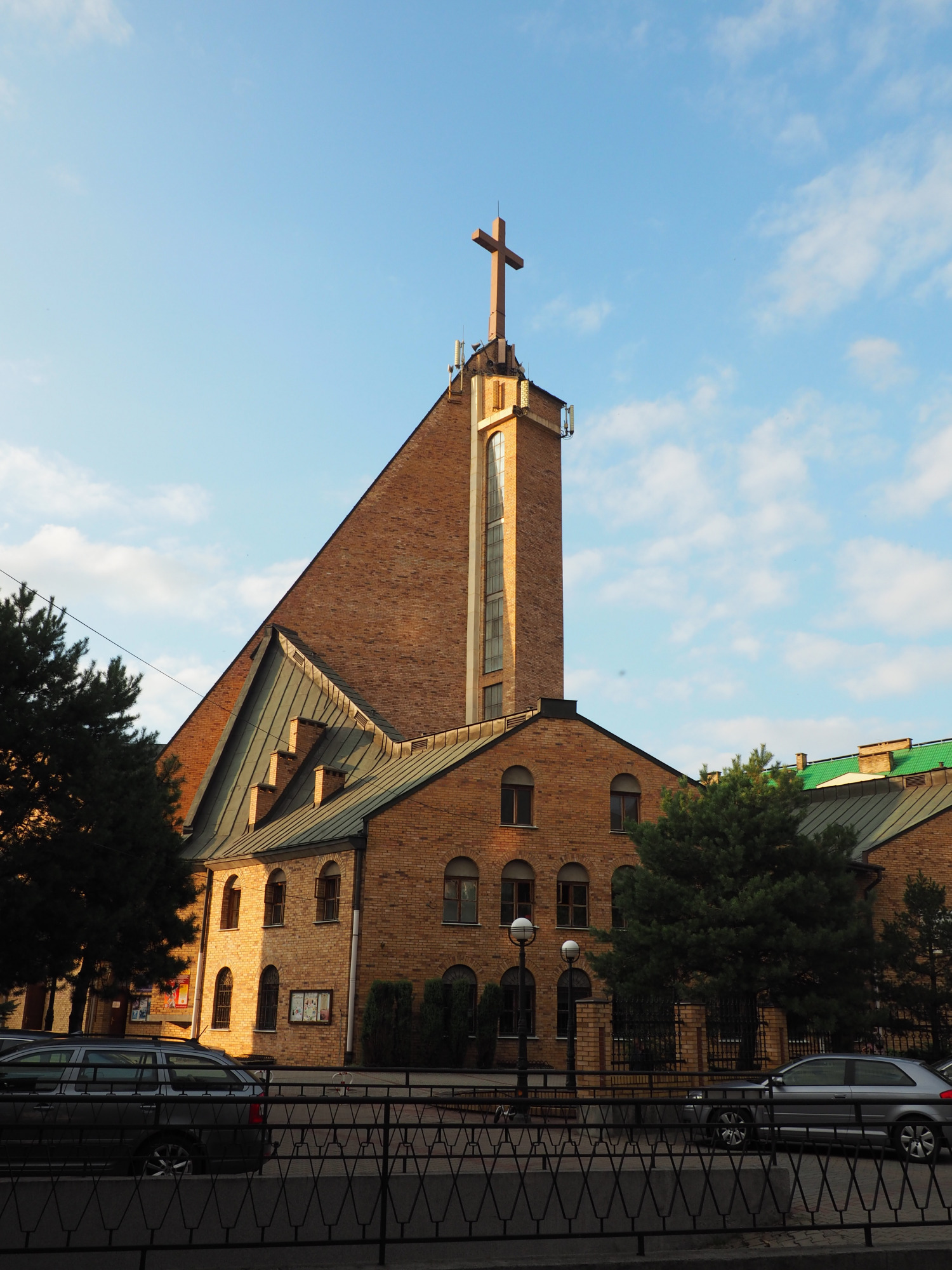 Zdjęcie architektury budynku Kościół pw. Matki Bożej Królowej Aniołów